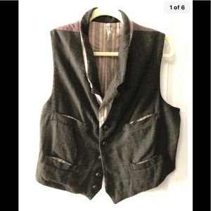 EUC Magnolia Pearl Vest .